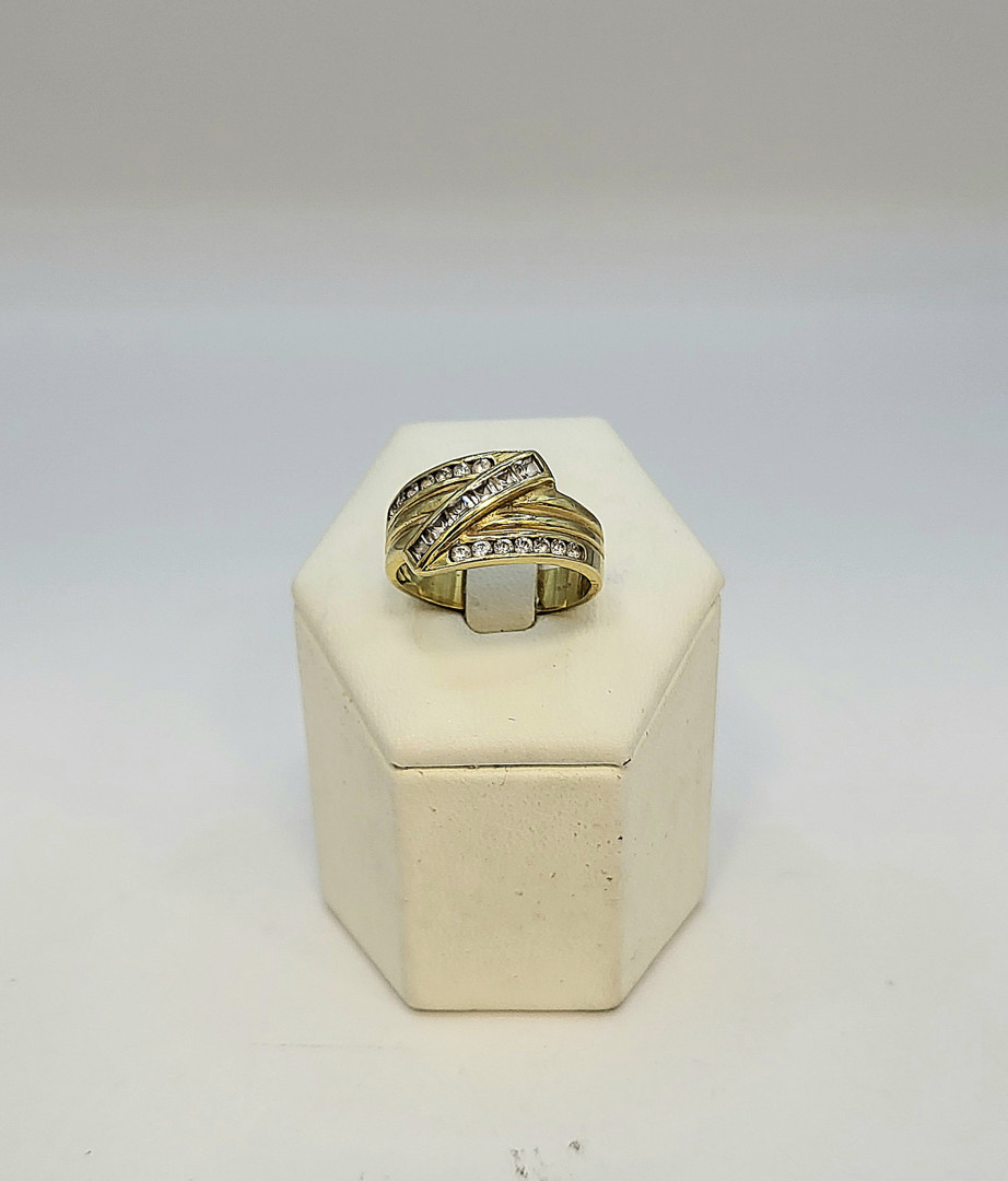 Anello oro pietre