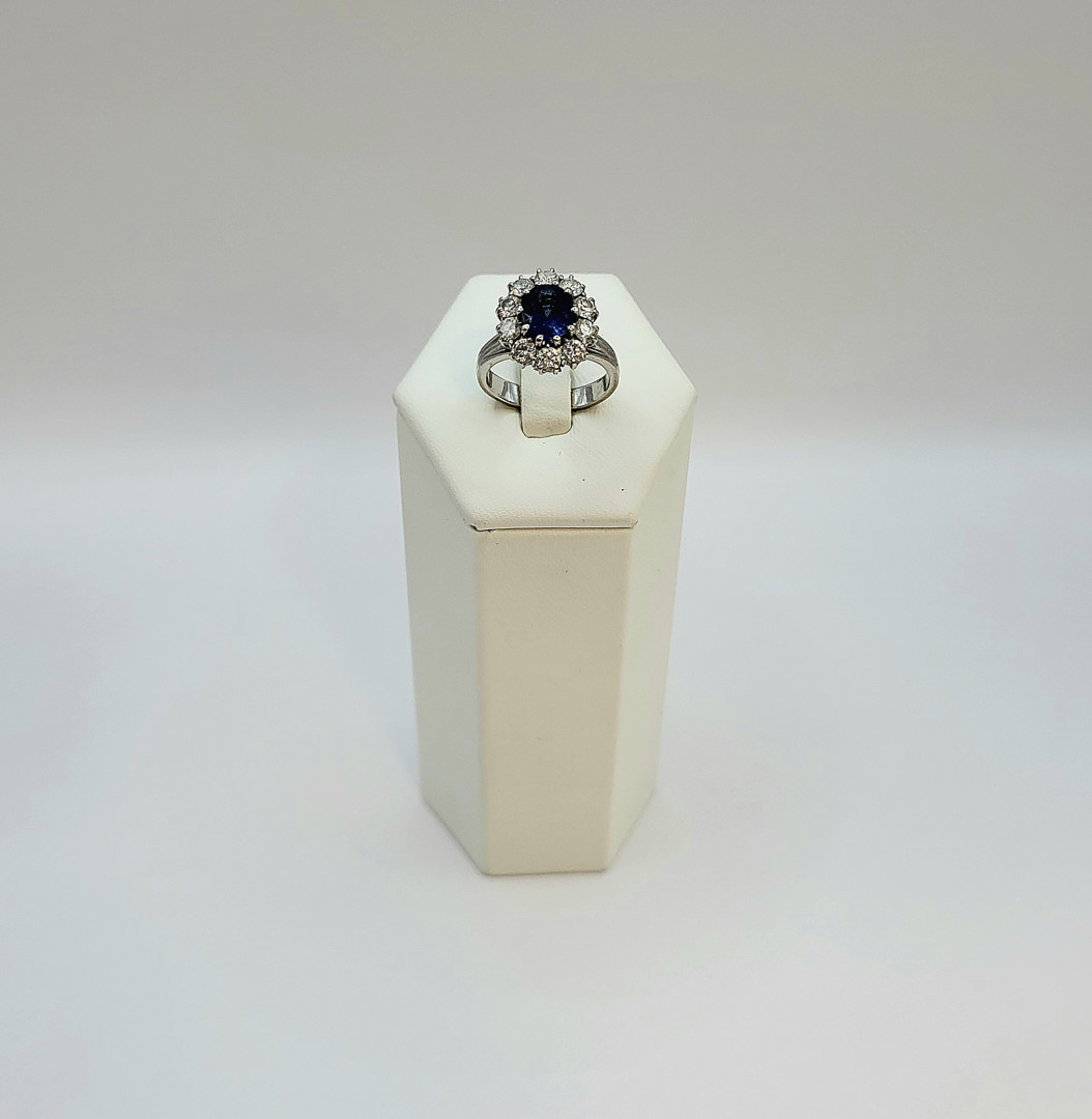 Anello oro pietra diamanti