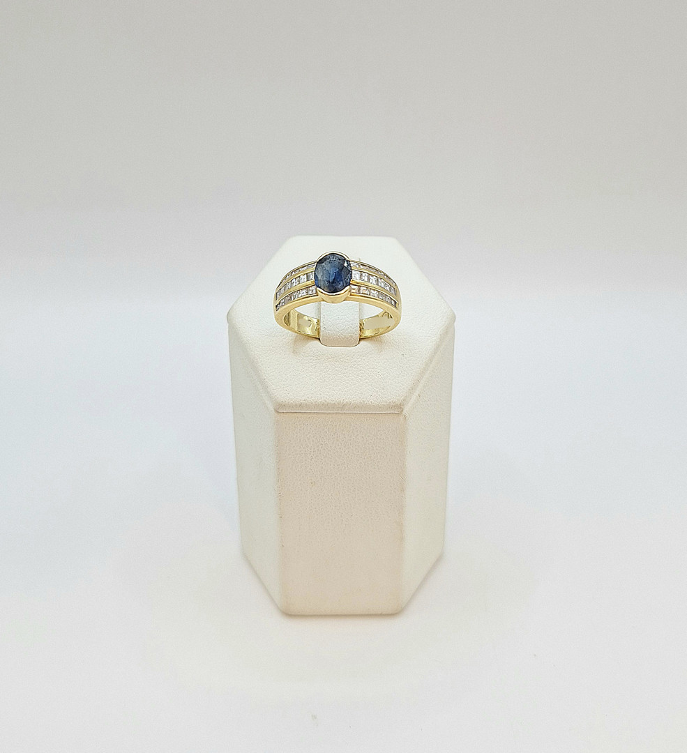 Anello oro pietra diamantini