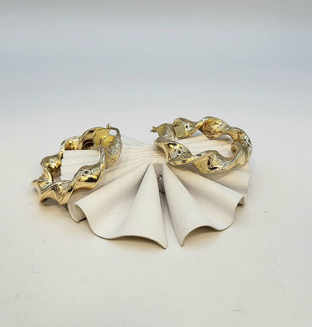 Un paio orecchini oro 