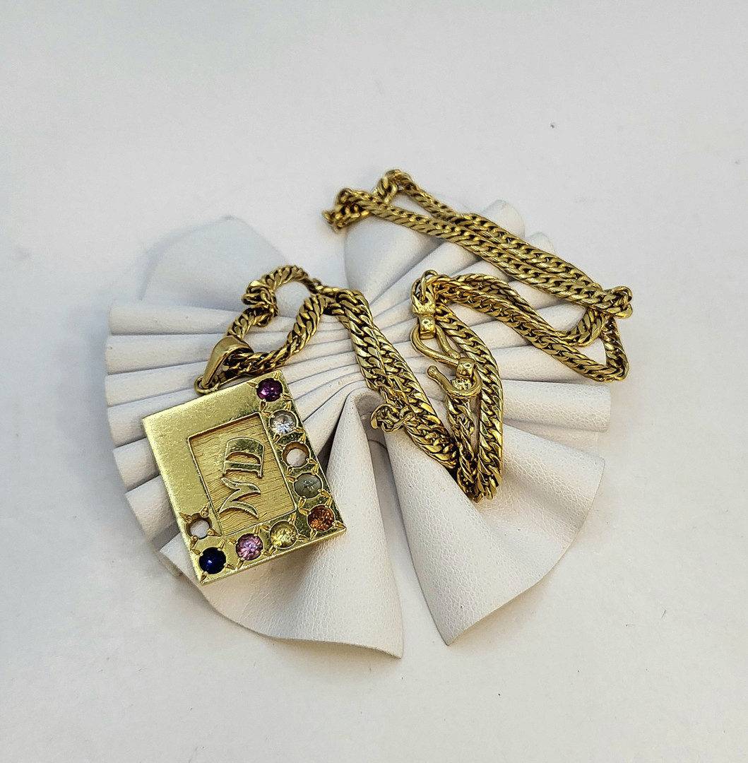 Collana e ciondolo oro pietre