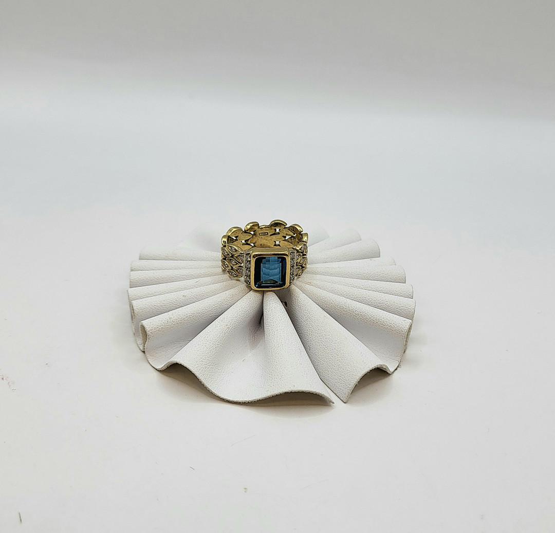 Anello oro pietra diamantini