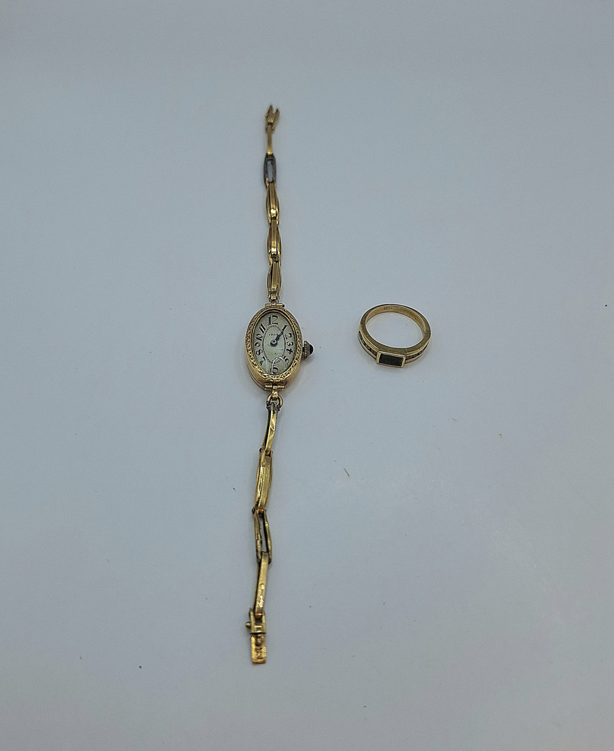 Orologio e anello oro pietre