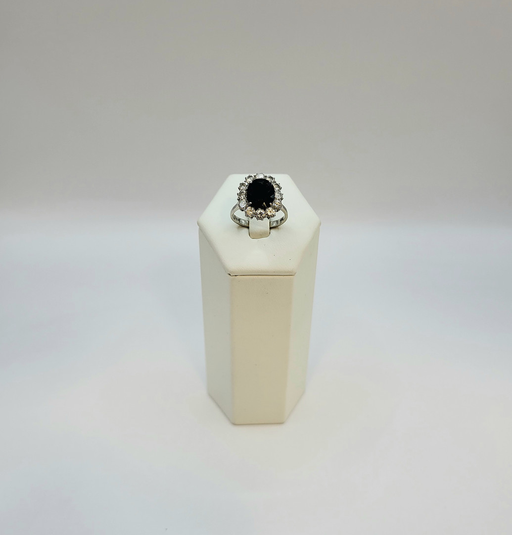 Anello oro pietra diamanti