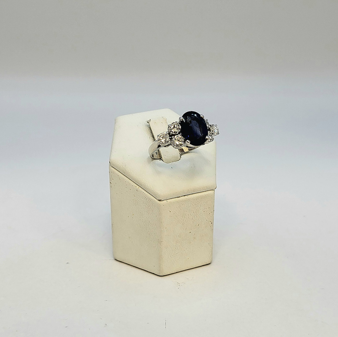 Anello oro zaffiro diamanti
