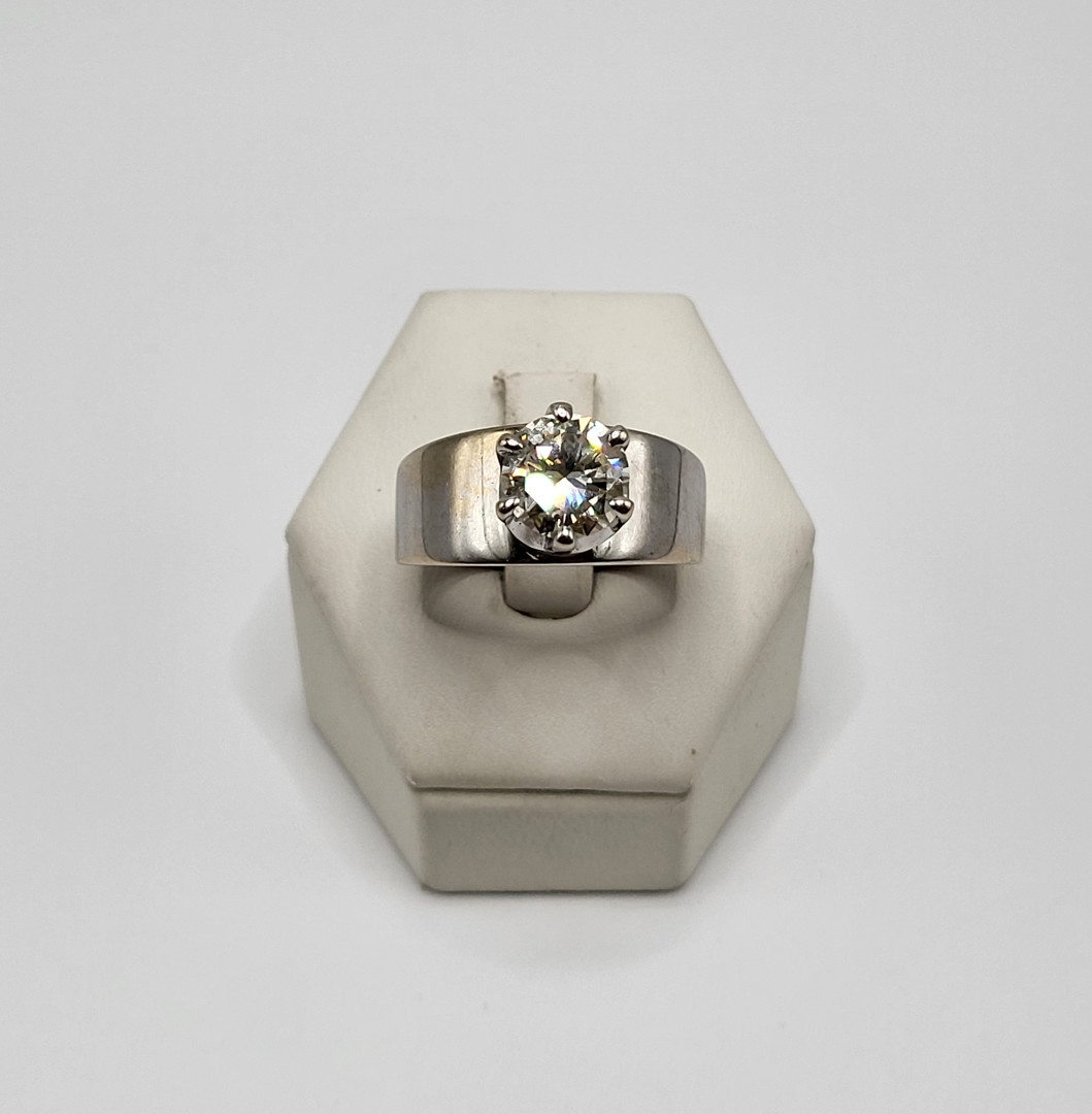 Anello oro con diamante