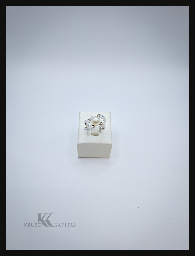 Anello oro con perla e diamanti 