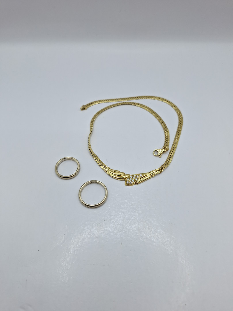 Collana e un paio di anelli oro pietre