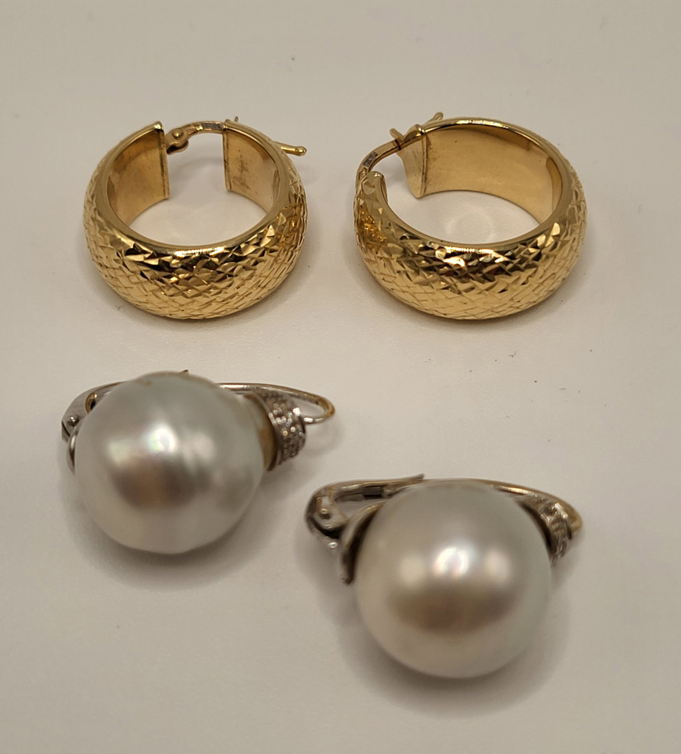 Due paia orecchini oro diamanti perle 