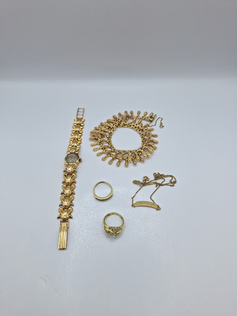 Vari oggetti in oro pietre 