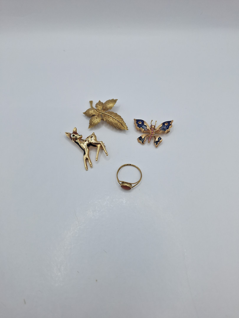 Anello e tre spille oro pietra