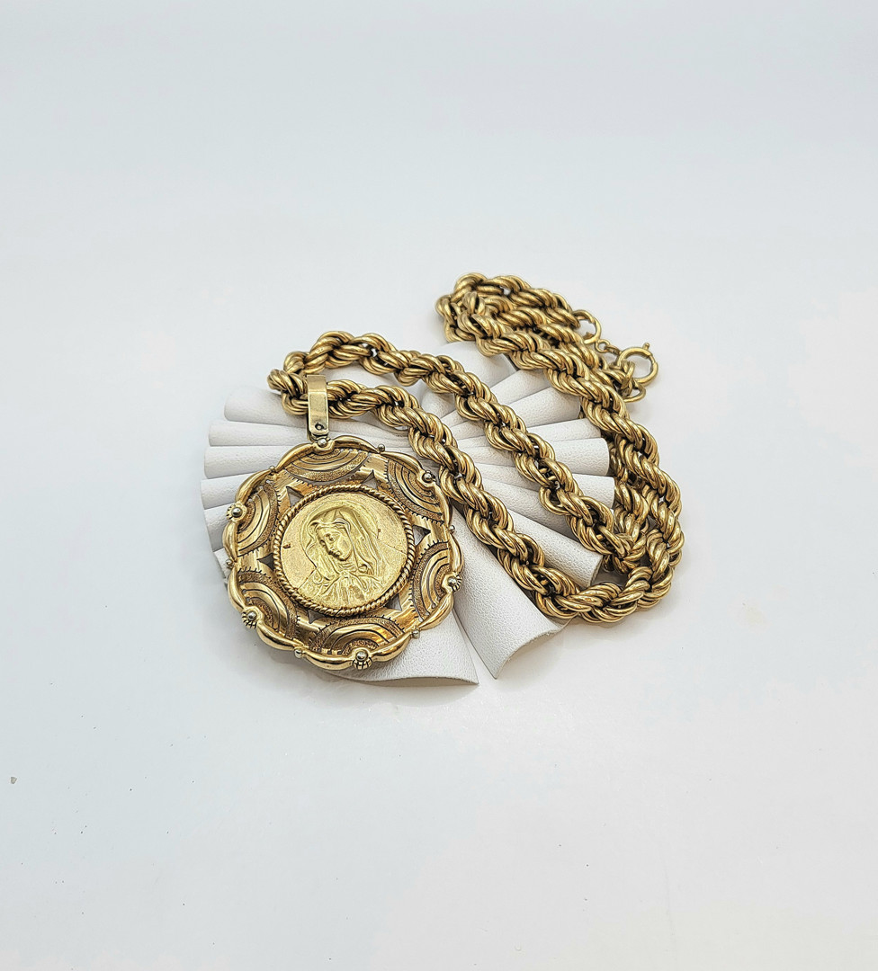 Collana e ciondolo oro