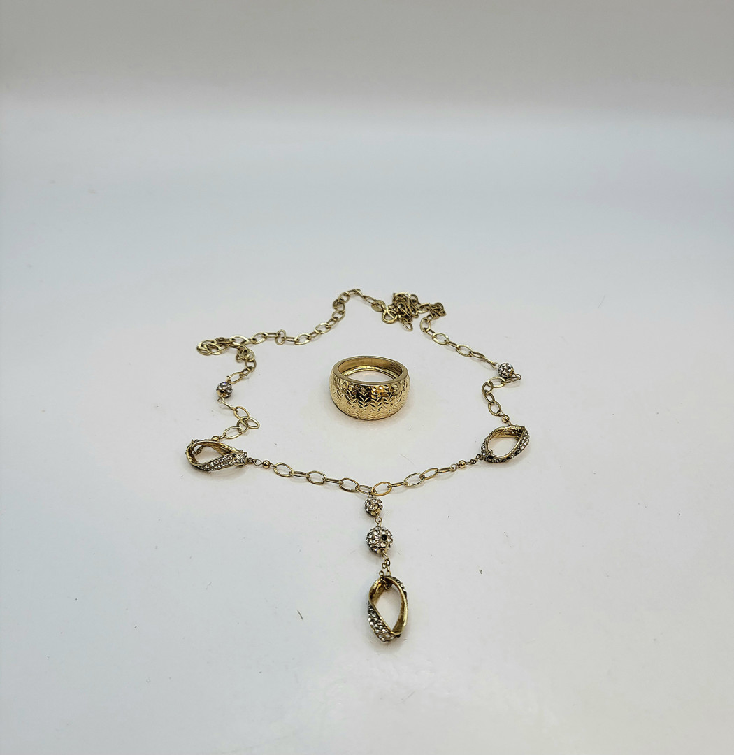 Collana e anello oro pietre