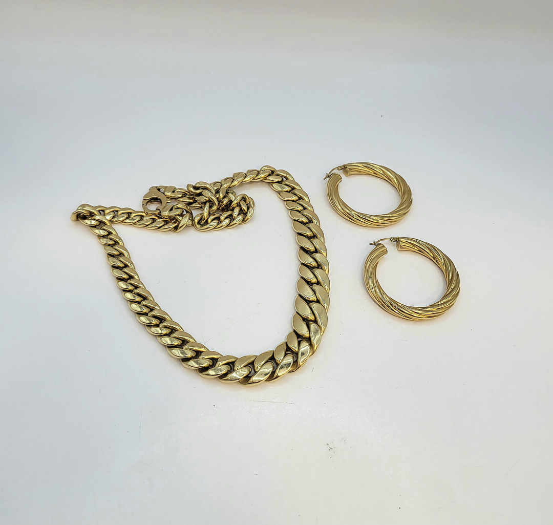 Collana e paio orecchini oro