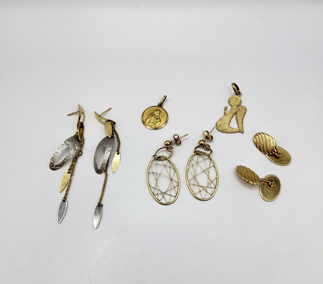 Vari oggetti oro smalto