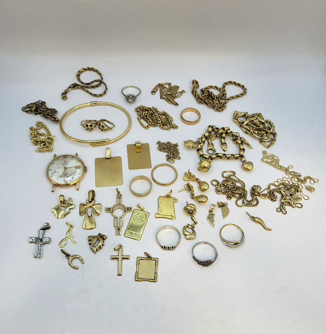 Vari oggetti oro pietre diamantini