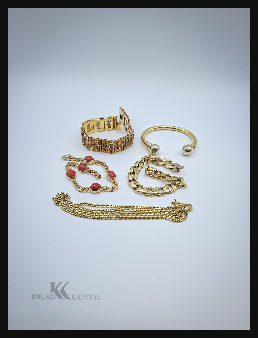 Catena e quattro bracciali oro diamanti pietre coralli