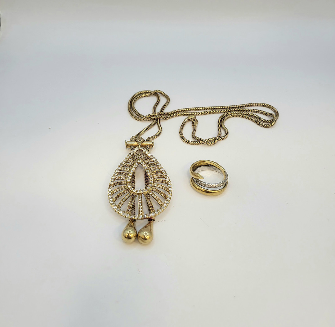 Collana e anello oro pietre