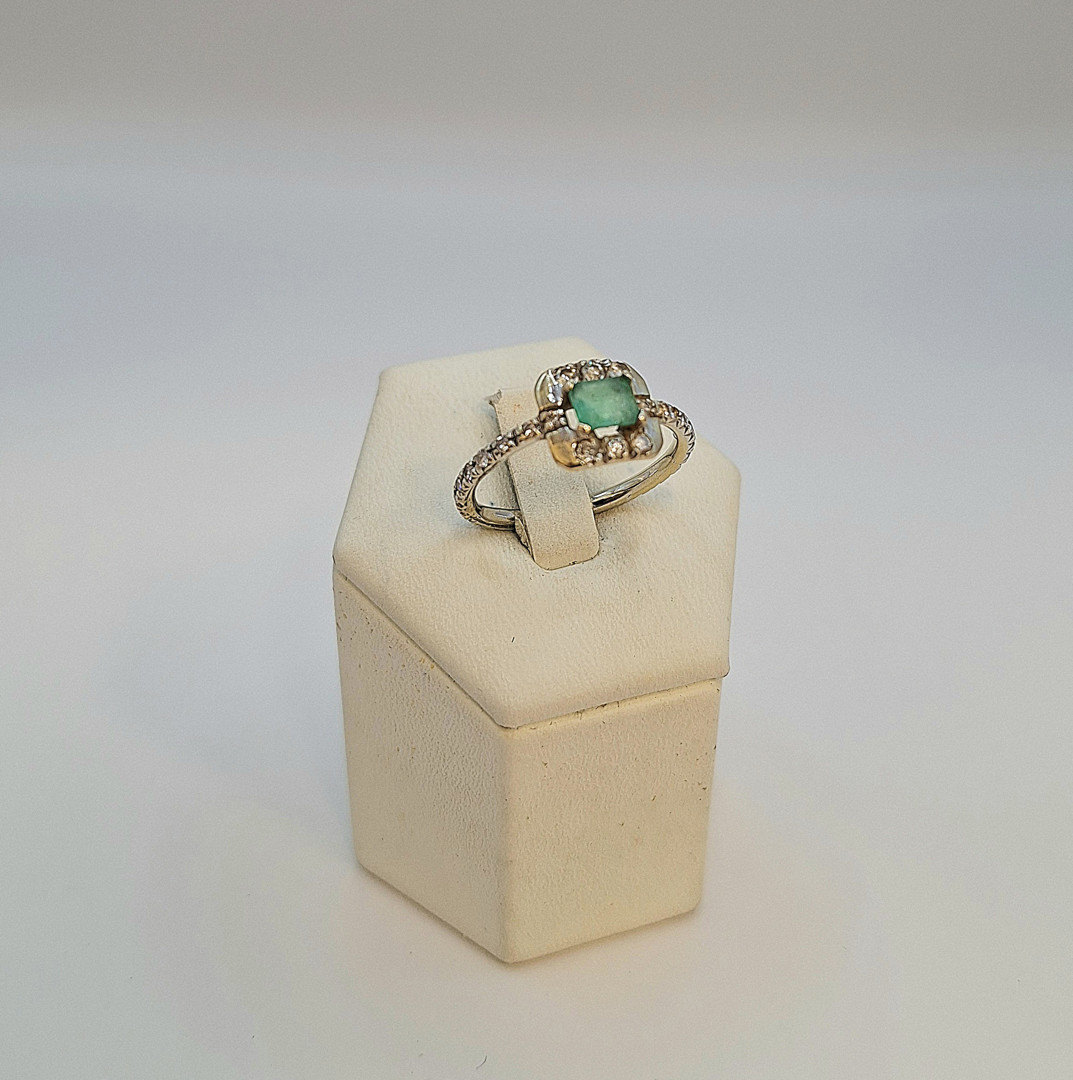 Anello oro pietra diamantini