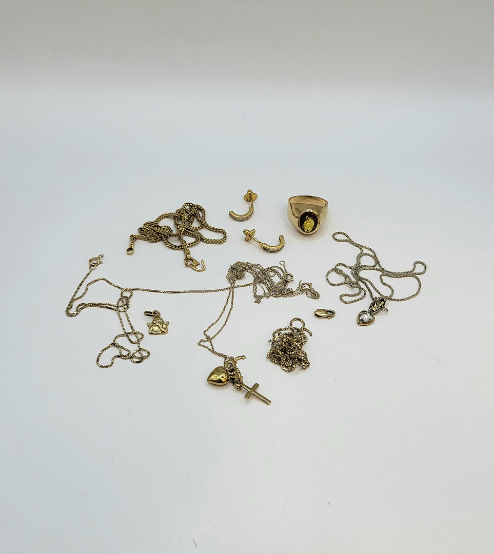 Vari oggetti oro pietre 