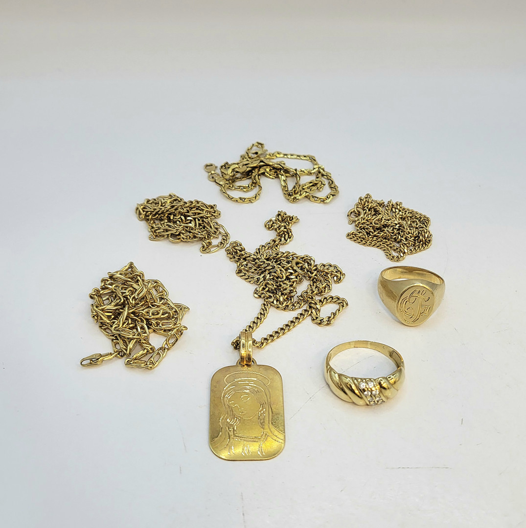 Vari oggetti oro pietre