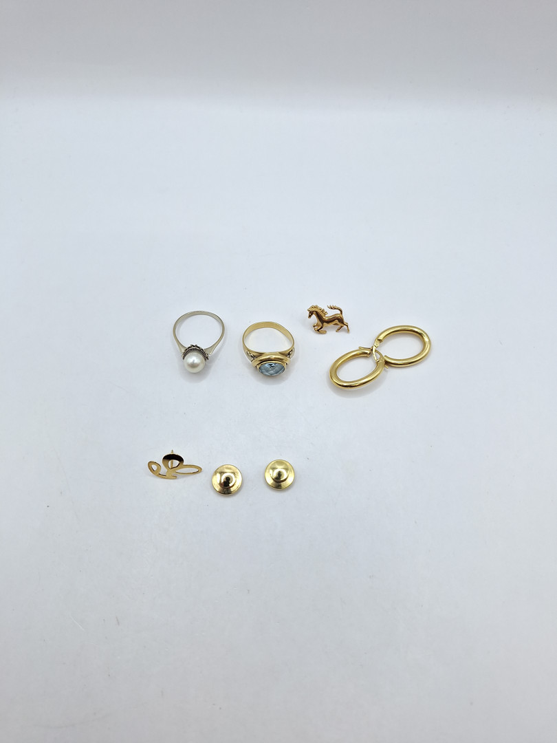 Vari oggetti oro pietra perla 