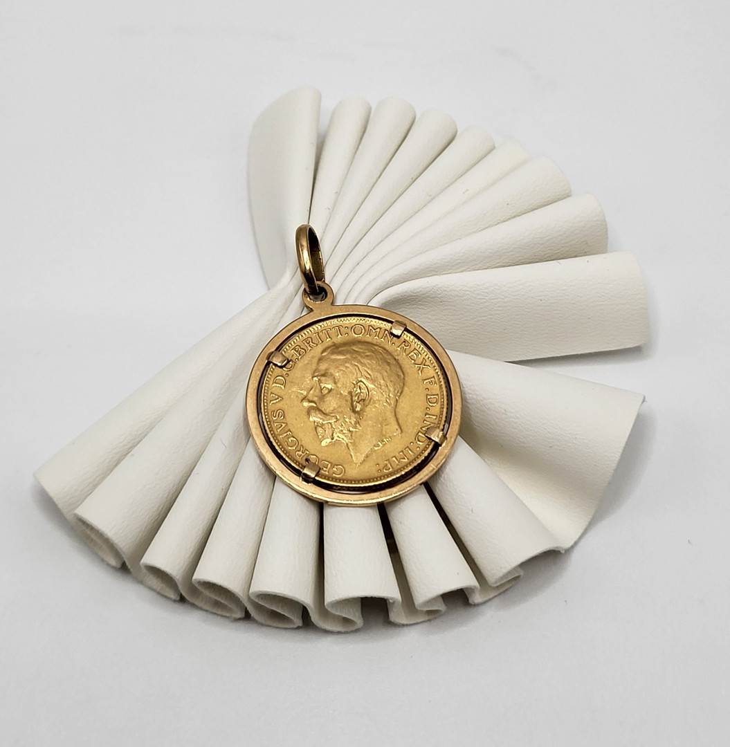 Ciondolo con sterlina oro