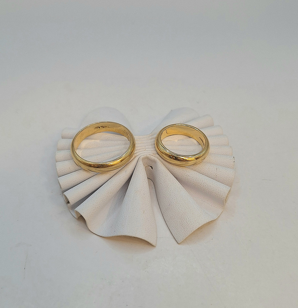 Due anelli in oro 