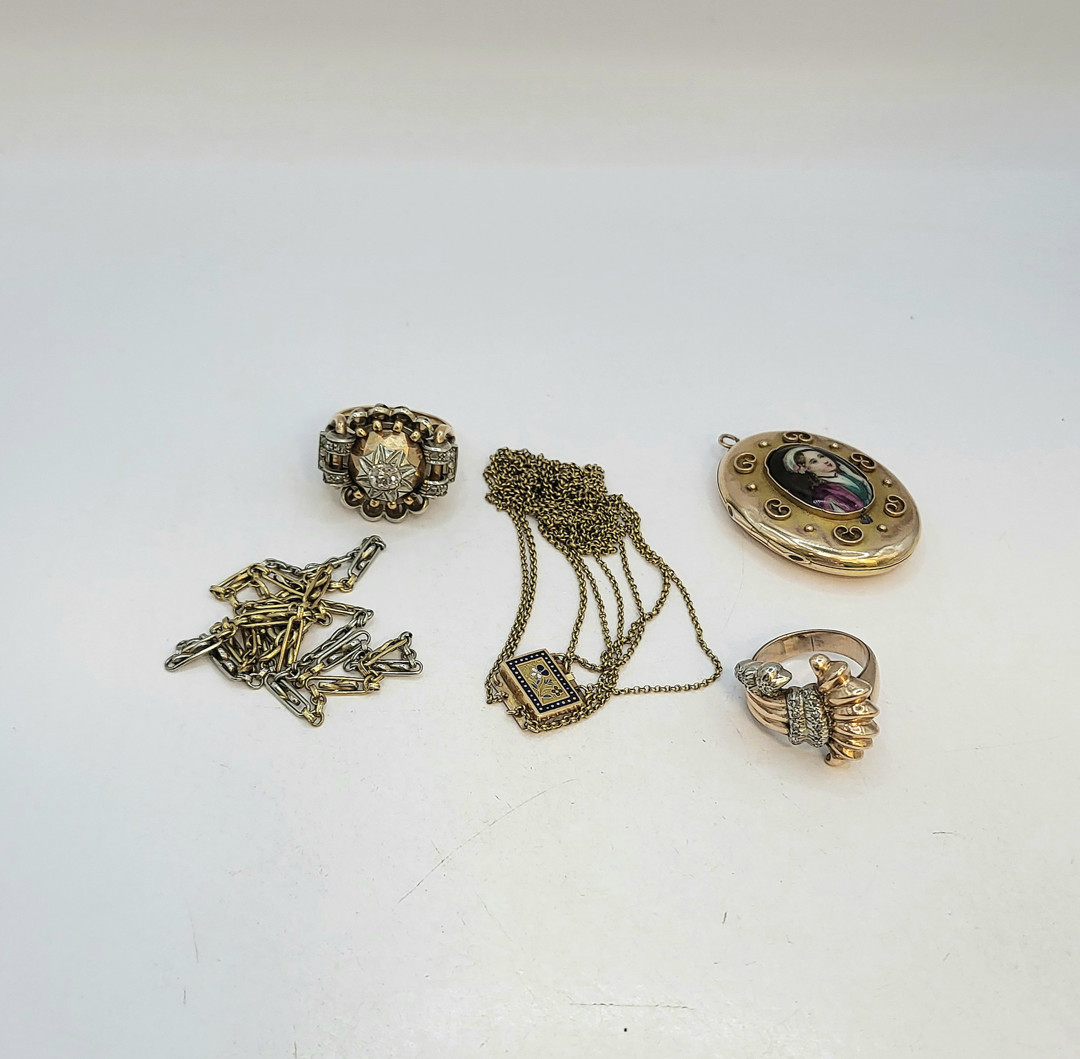 Vari oggetti oro pietra diamantini smalti 