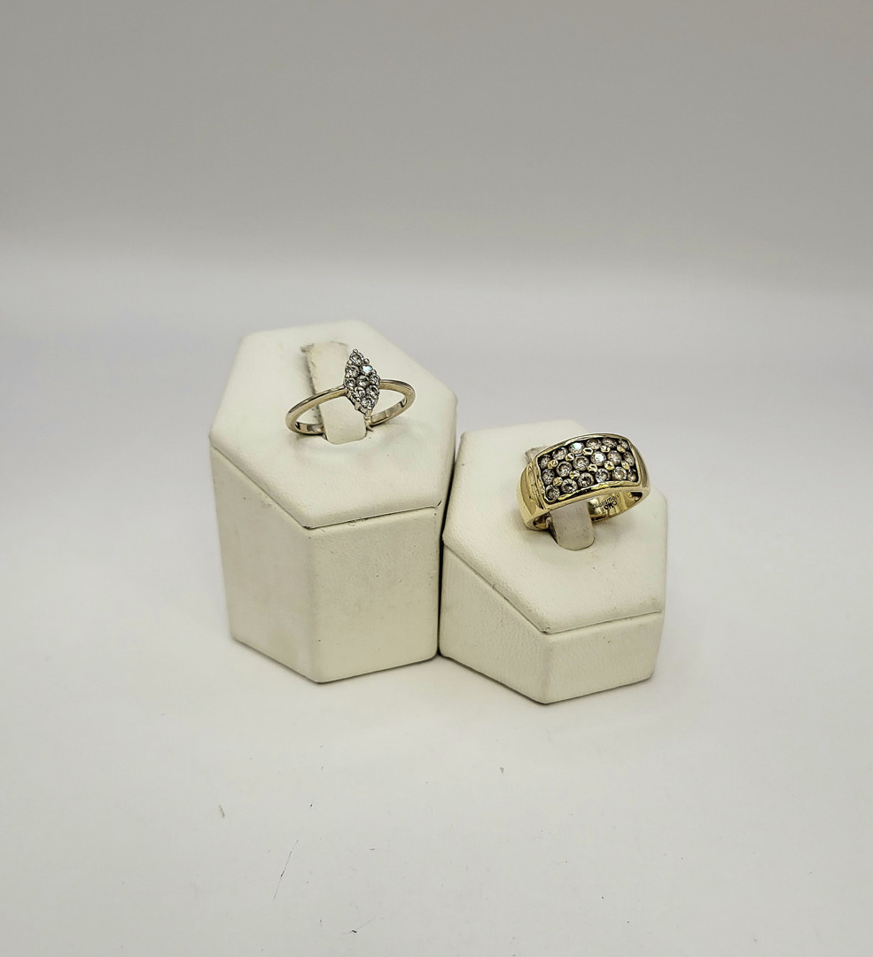 Due anelli oro diamanti pietre