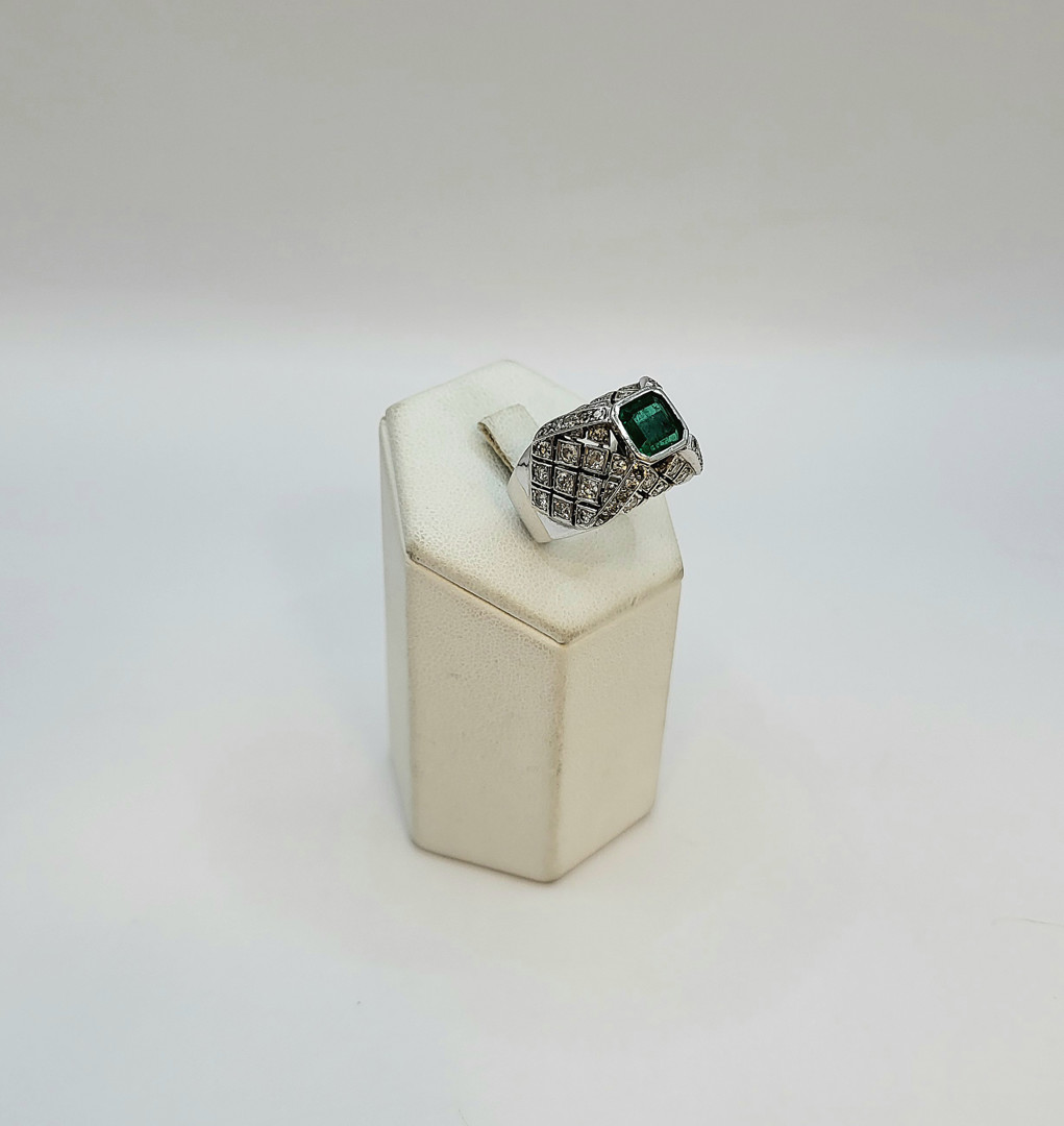 Anello oro pietra diamantini