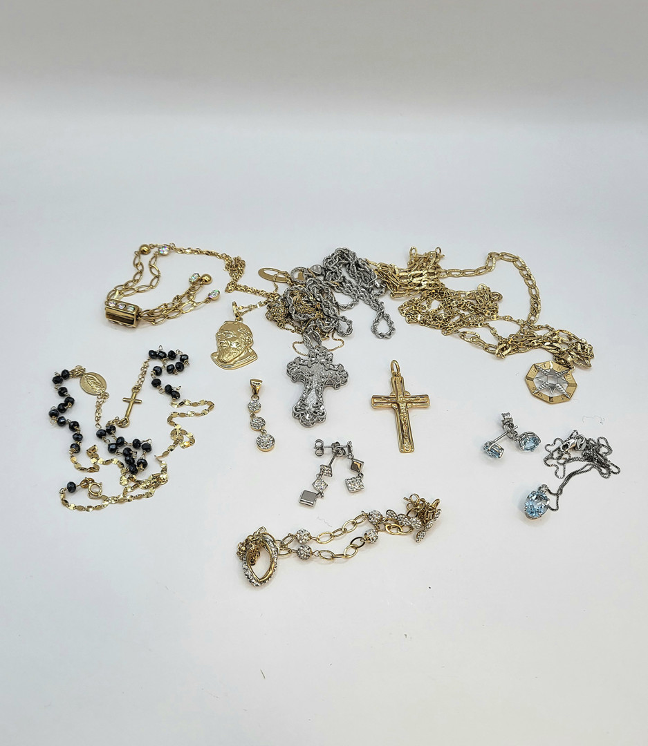 Vari oggetti oro pietre 