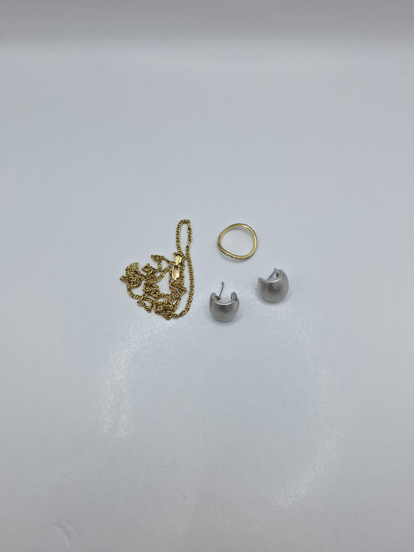 Collana anello e un paio orecchini oro pietre