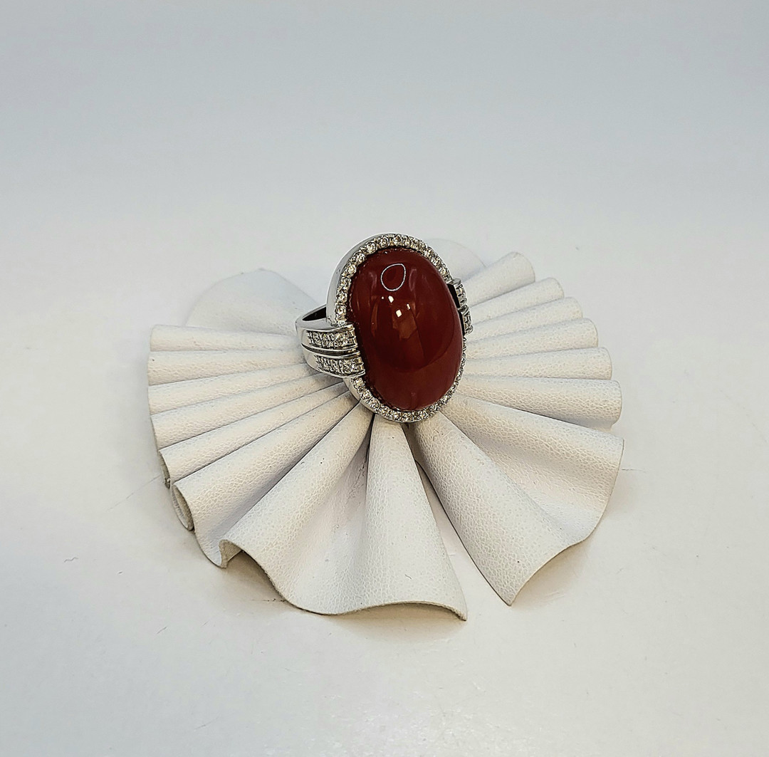 Anello oro corallo diamanti