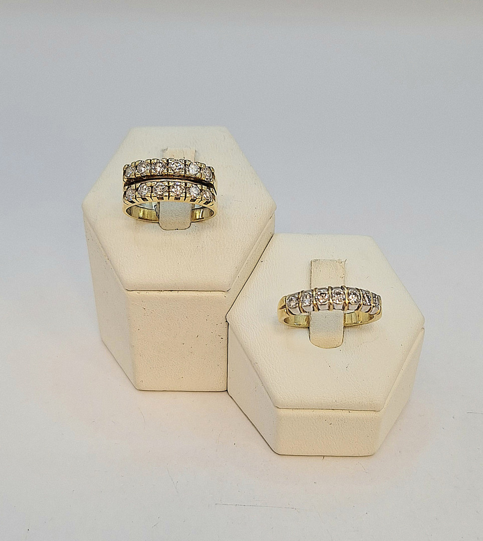 Due anelli oro diamantini