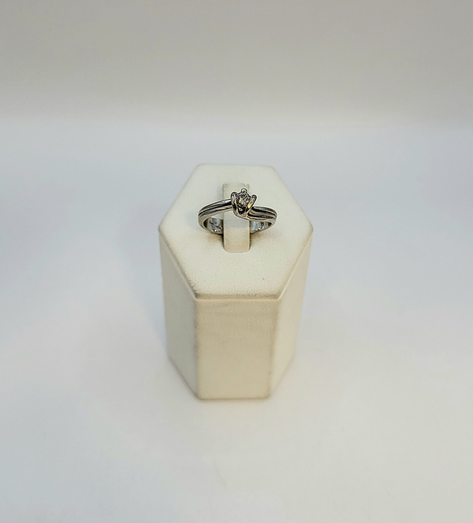 Anello oro con diamante