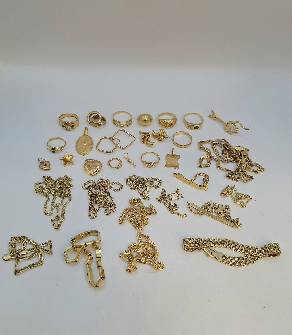 Vari oggetti in oro pietre 