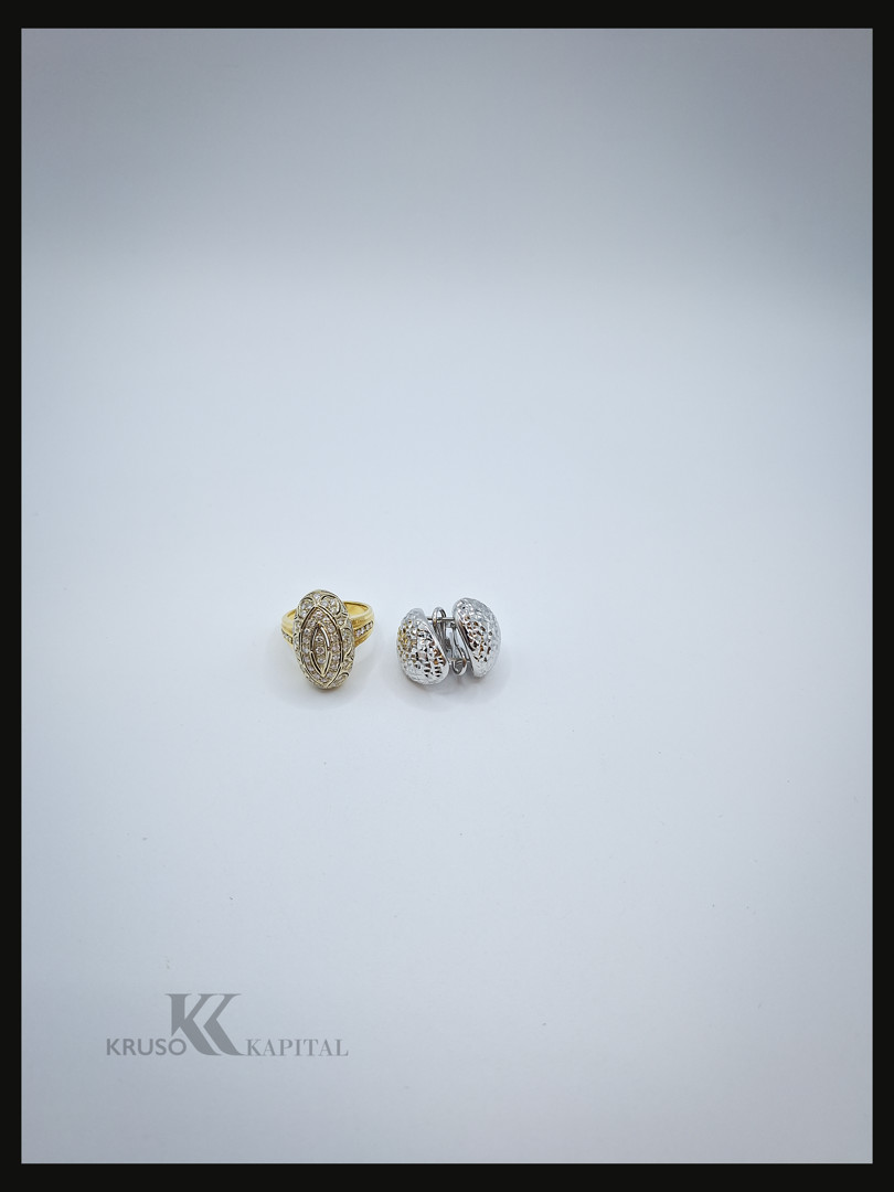 Anello e un paio di orecchini oro diamanti