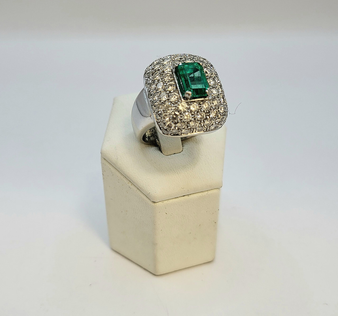 Anello oro pietra diamanti