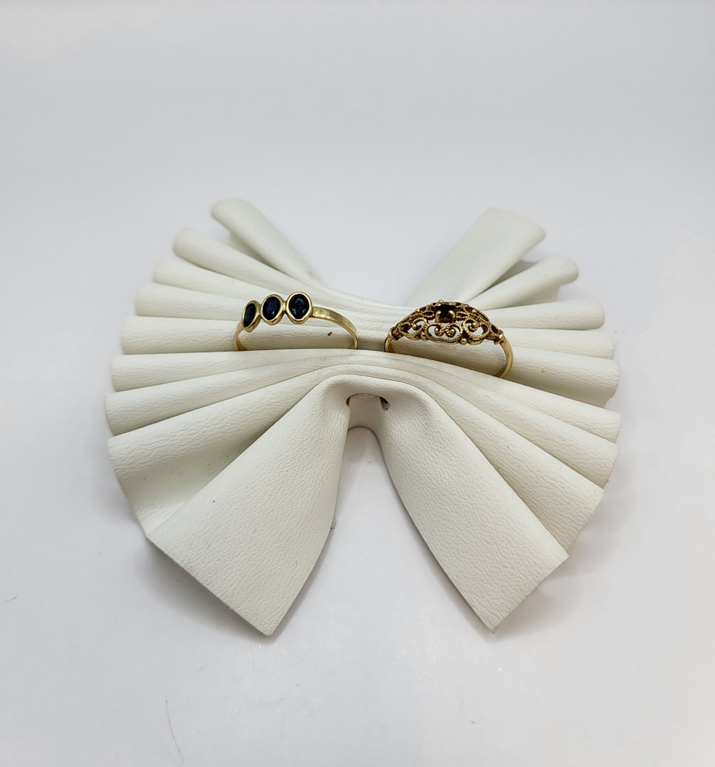 Due anelli oro pietre