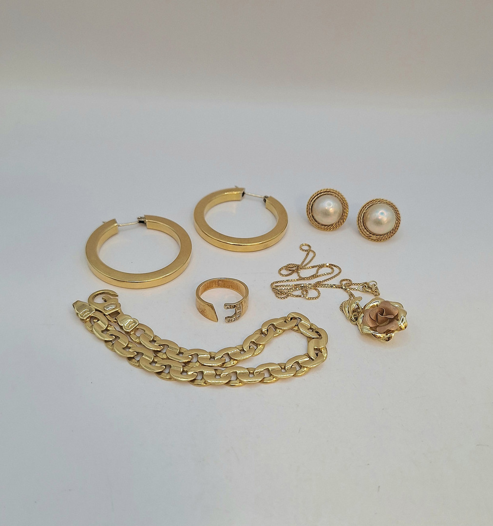Vari oggetti oro perle diamantini