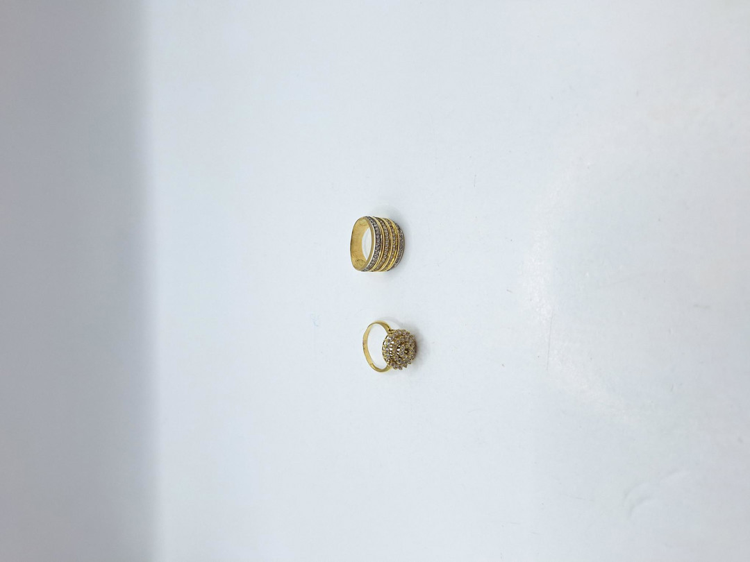 Due anelli oro pietre