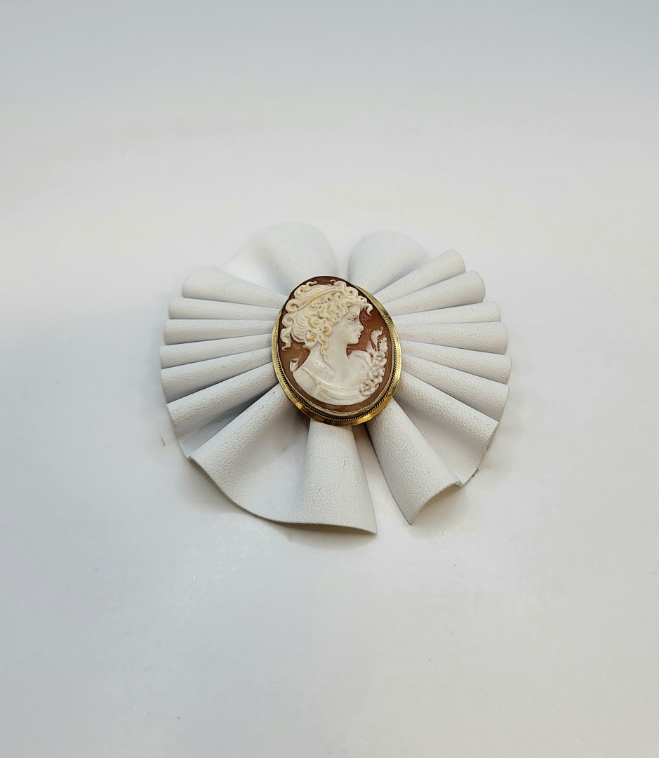 Spilla oro conchiglia