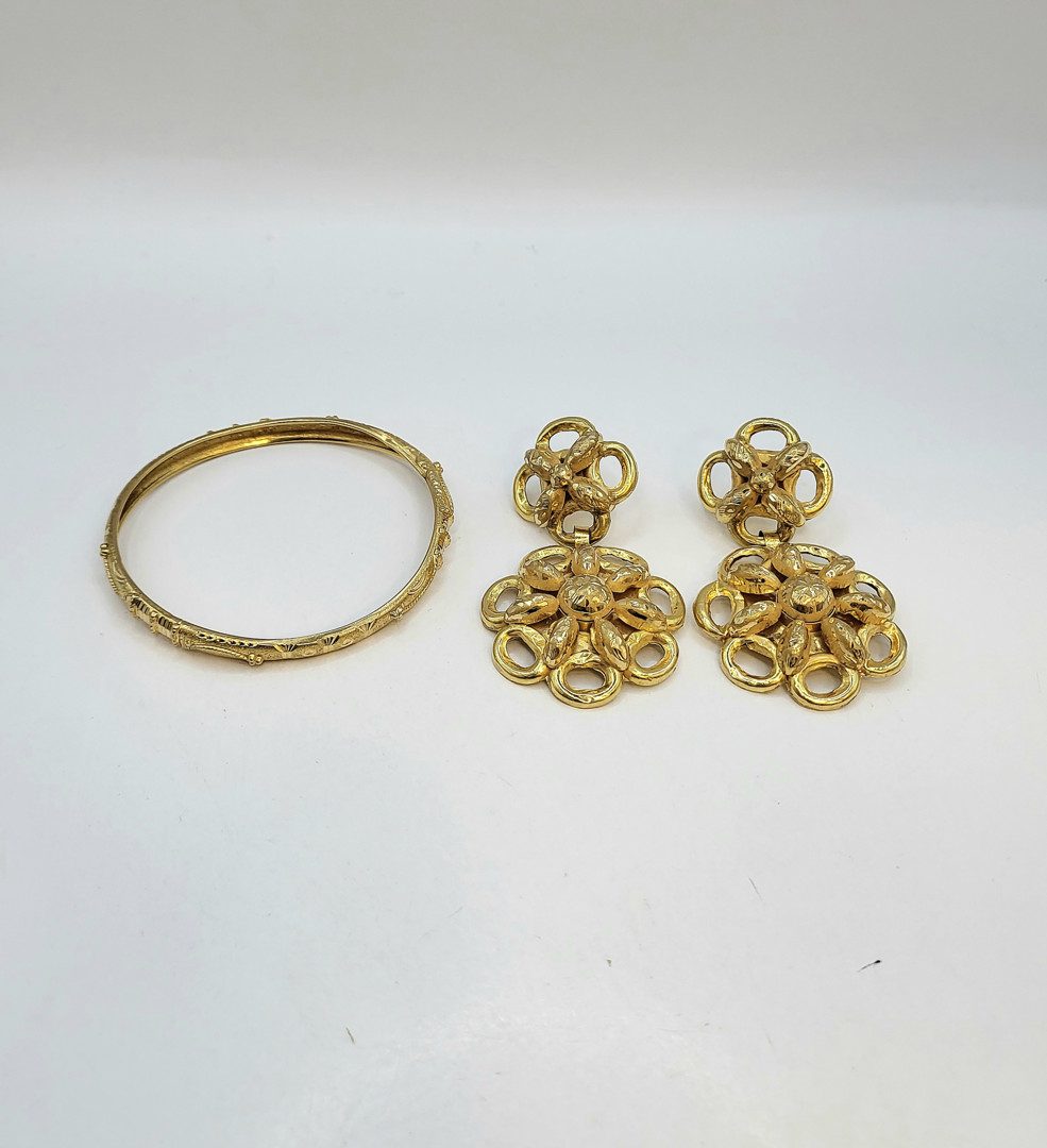 Bracciale e paio orecchini oro