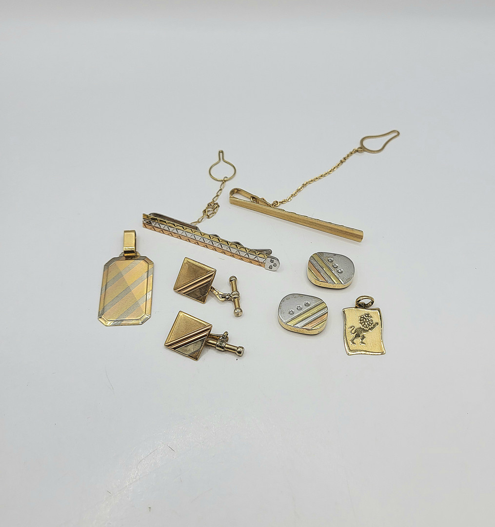 Vari oggetti oro diamantini pietre 
