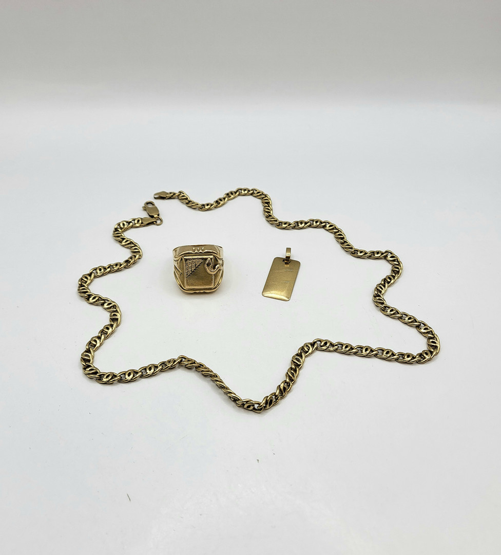 Catenina ciondolo e anello oro