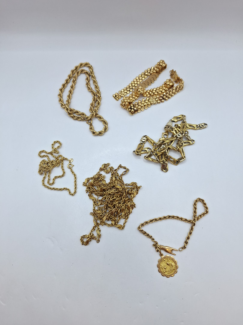 Vari oggetti in oro 