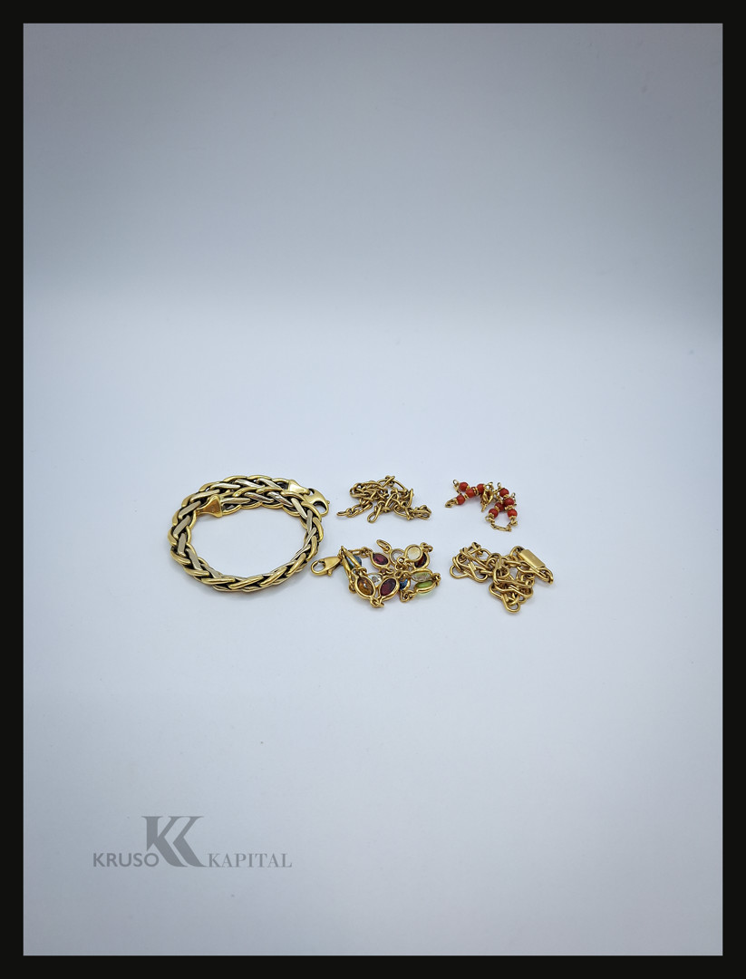 Cinque bracciali oro pietre