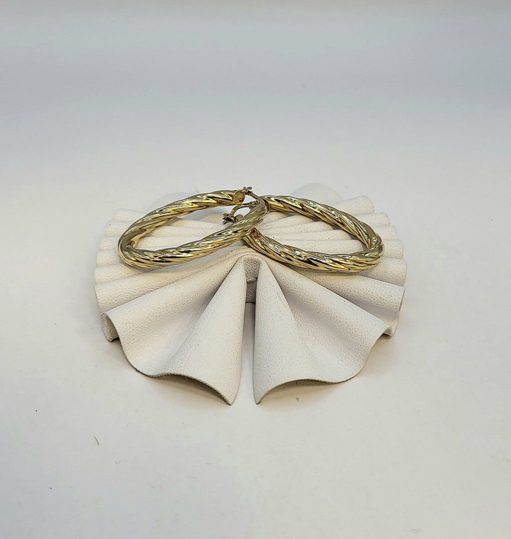 Un paio orecchini oro 