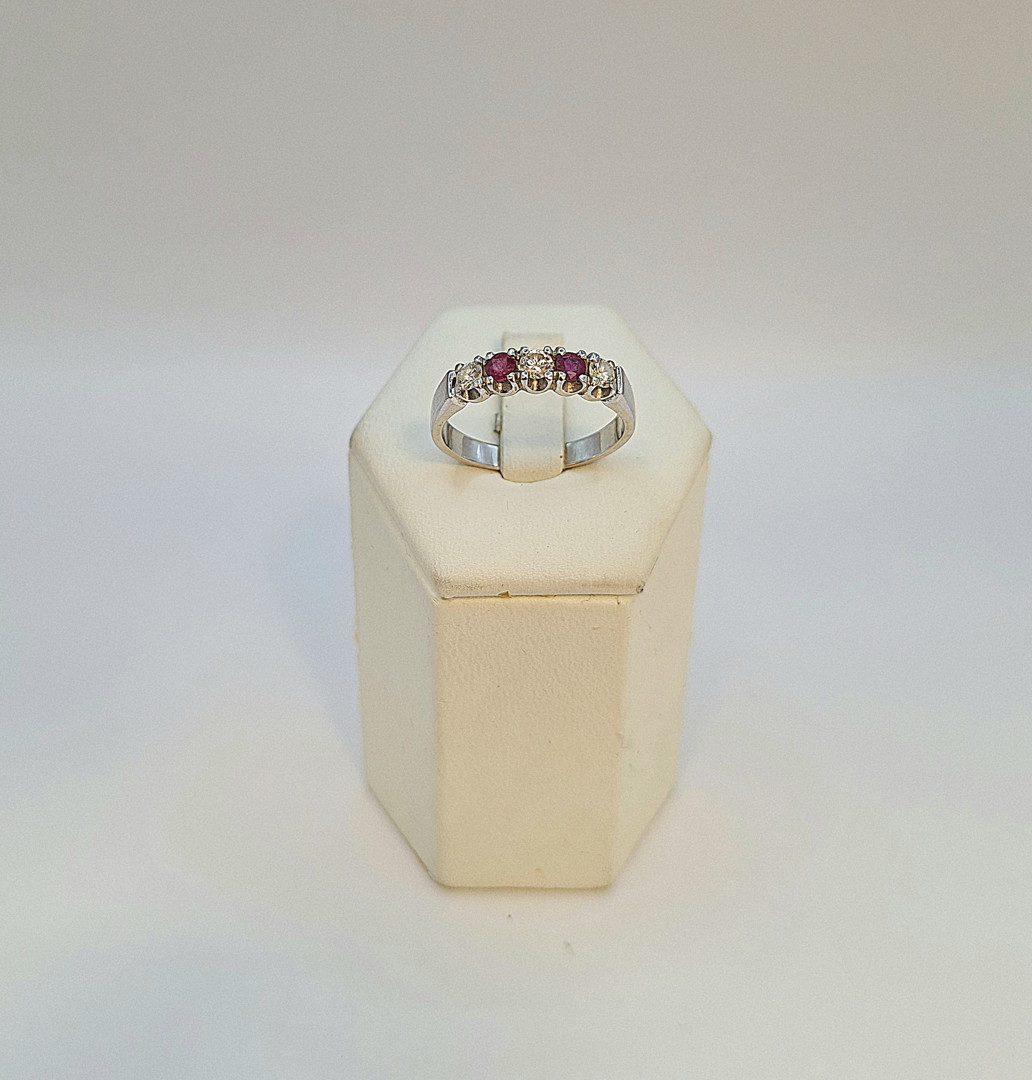 Anello oro pietre diamanti
